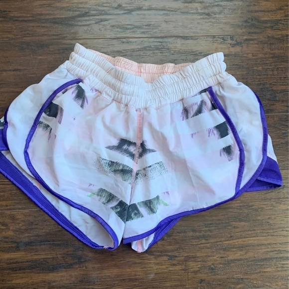 Lululemon Tracker V Limited Edition Shorts 6/S - Picture 8 of 9